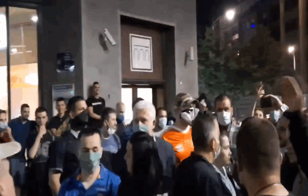 Beogradski demonstranti oterali Borisa Tadića povicima “Idi kući” (VIDEO)
